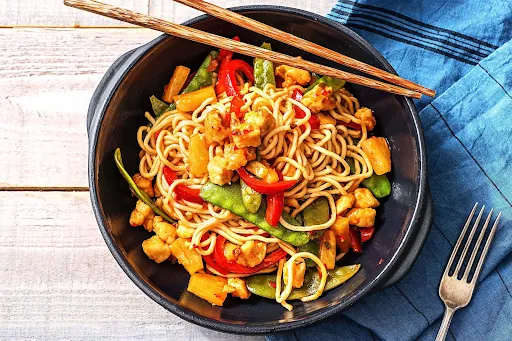 Veg Schezwan Noodles [Serves 1]