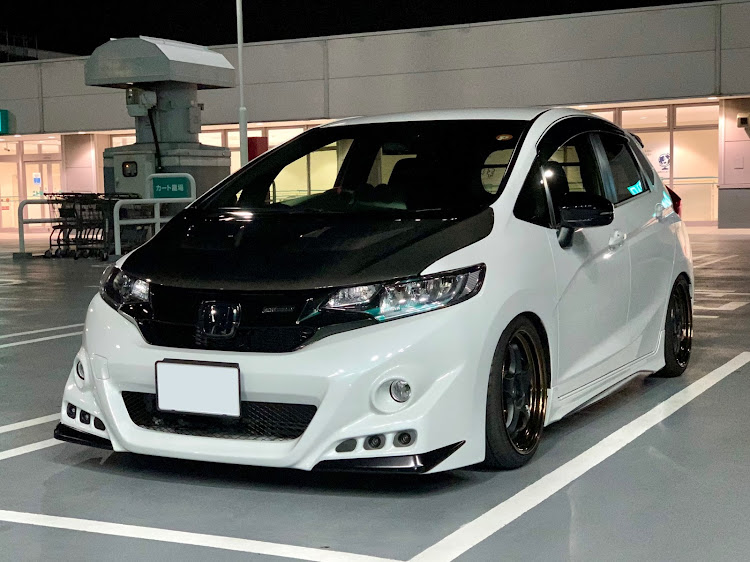 フィットのフィットRS・iPhoneクオリティ・洗車・ホイールに飛び石に関するカスタム事例の投稿画像1枚目