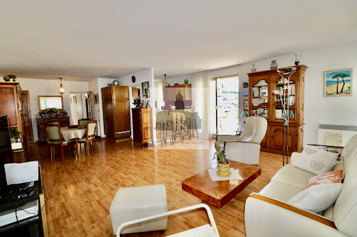Apartment with terrace and pool 3