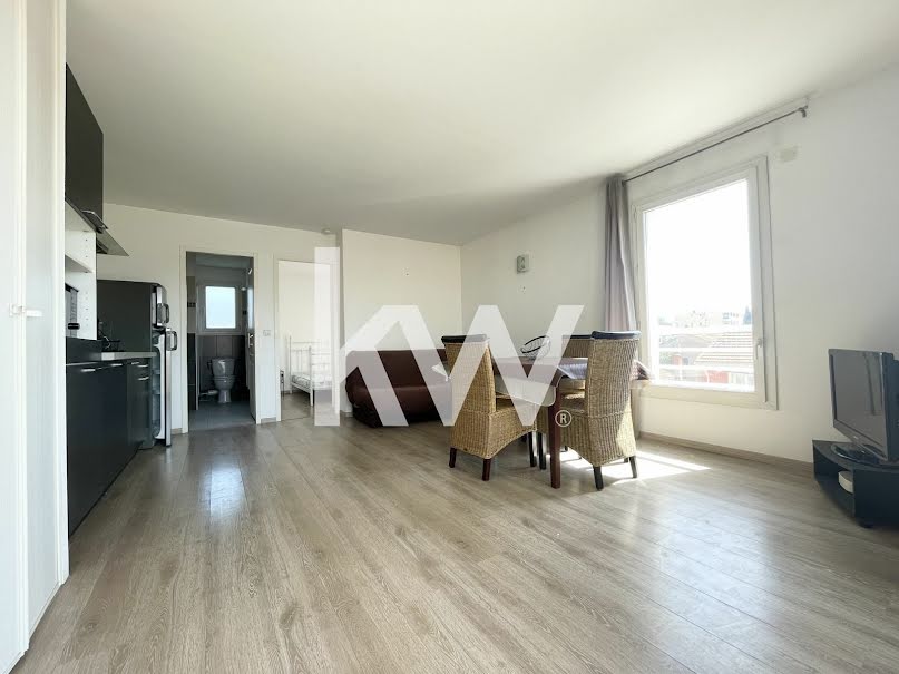 Location meublée appartement 2 pièces 35 m² à Saint-raphael (83700), 870 €