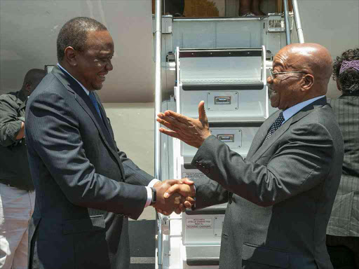 President Uhuru Kenyatta and South Africa's Jacob Zuma share a light moment shortly before Zuma's departure after his three-day state Visit, October 12, 2016. /REUTERS