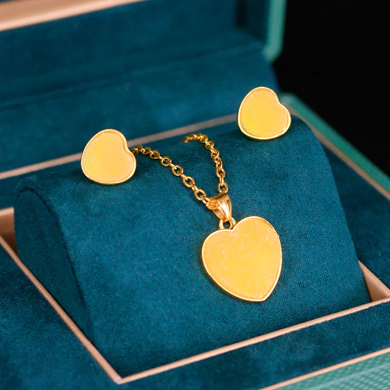 Conjunto de brincos e colar feminino fashion, cor gradiente doce. Adicione um toque vibrante ao seu visual com este conjunto estiloso.