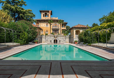 Villa avec piscine et jardin 1