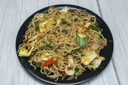 Egg Hakka Noodles