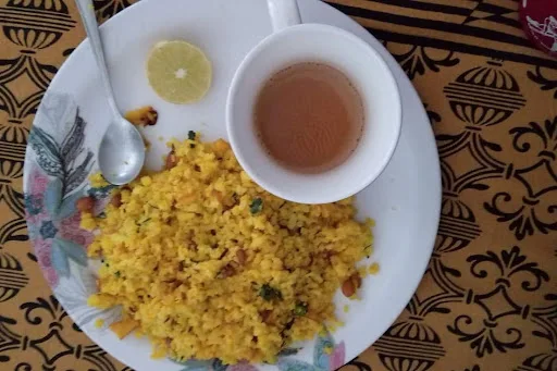 Veg Spicy Poha With Adrak Tea