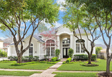 House with pool and garden 7