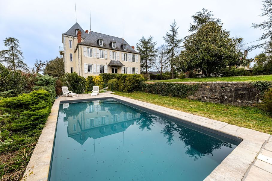 Vente château 12 pièces 336 m² à Artix (64170), 890 000 €