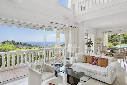 Seaside house with pool 5