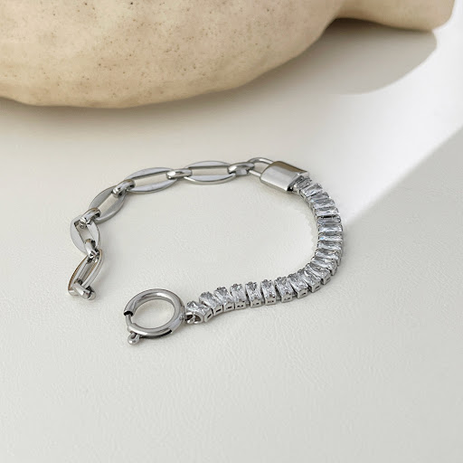 Title 2, Womens clasp inlaid with zircon bracelet. Enha...
