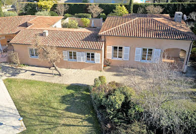 Villa avec piscine et terrasse 4