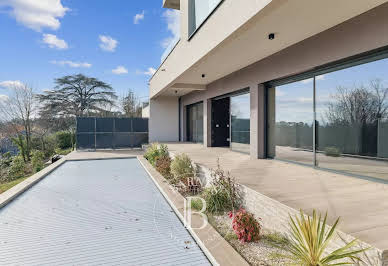 House with pool and terrace 2