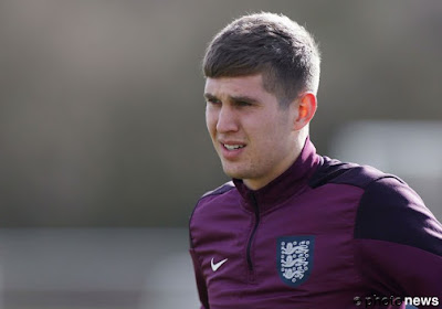 🎥 Opmerkelijk beeld uit Engeland: John Stones moet met rode kaart van het veld voor onzichtbare overtreding