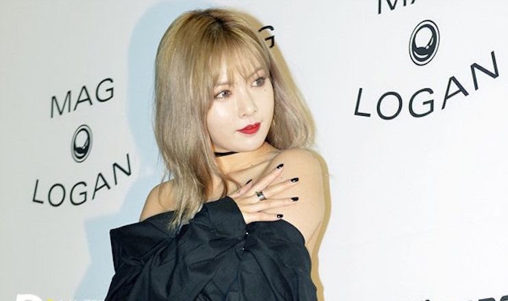 HyunA garners attention for her 'under boob' fashion in her latest  Instagram post