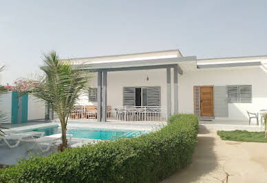 Villa avec piscine et terrasse 4