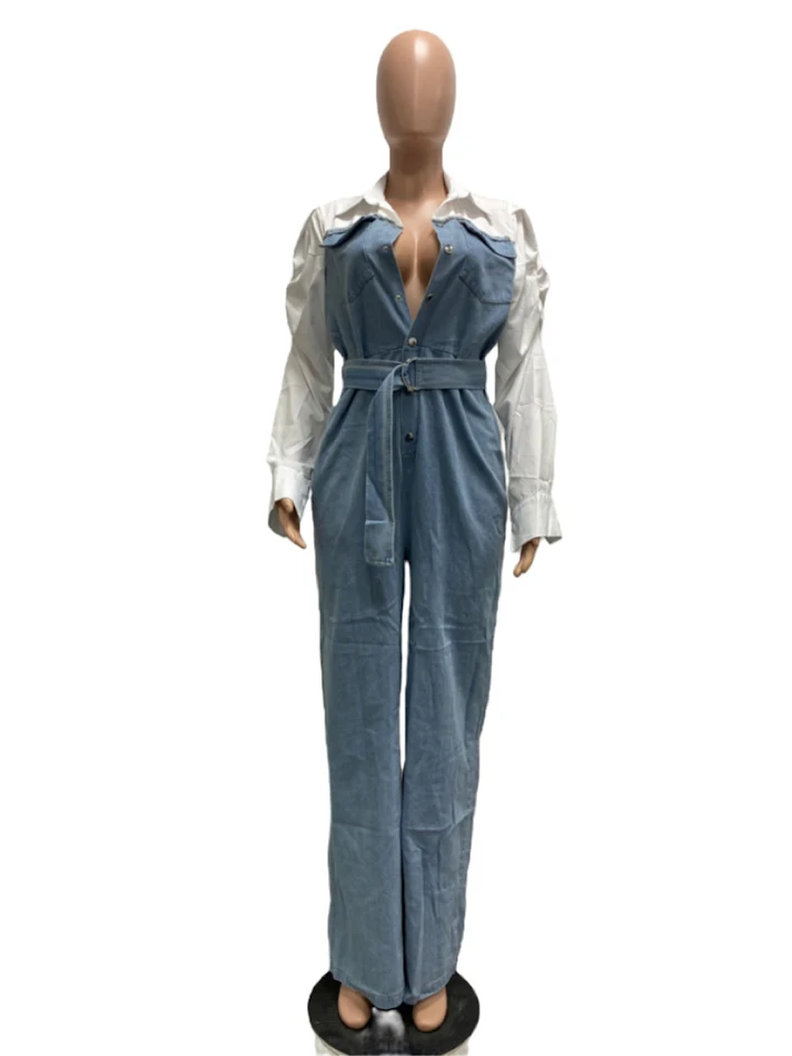 Combinaison décontractée en denim avec coutures et grandes tailles, parfaite pour un look confortable et tendance en toute occasion.