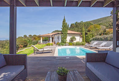 Villa avec piscine en bord de mer 6