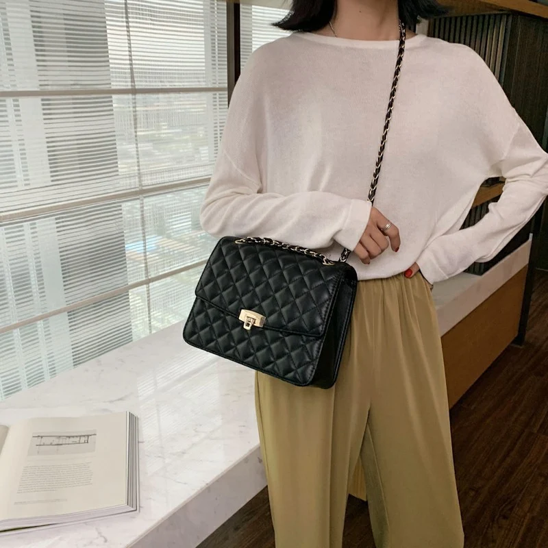 Title 2, Bolsa Crossbody Retrô com Corrente de Losango. ...