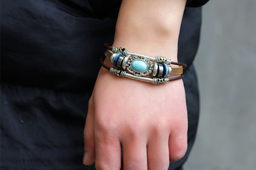 Title 6, Bracelet en gros perlé de style palais