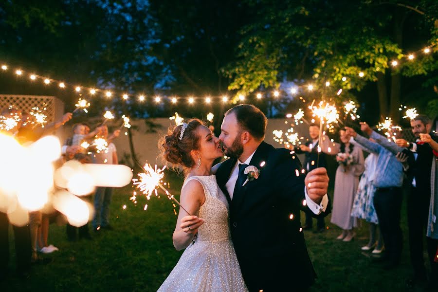 Wedding photographer Aglaya Zhuravleva (shadoof). Photo of 8 August 2019