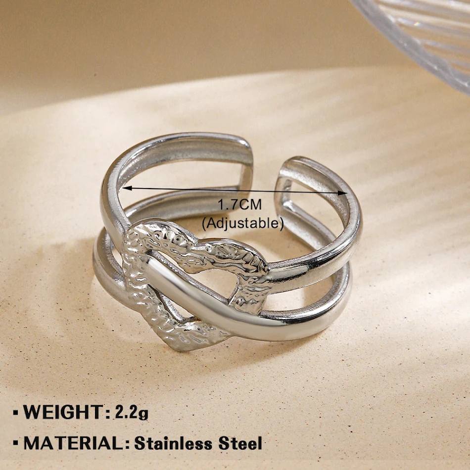 Bague cœur en acier inoxydable plaqué or 18 carats, tendance européenne et américaine, un accessoire populaire et élégant.