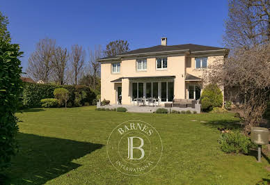 Villa with garden and terrace 18