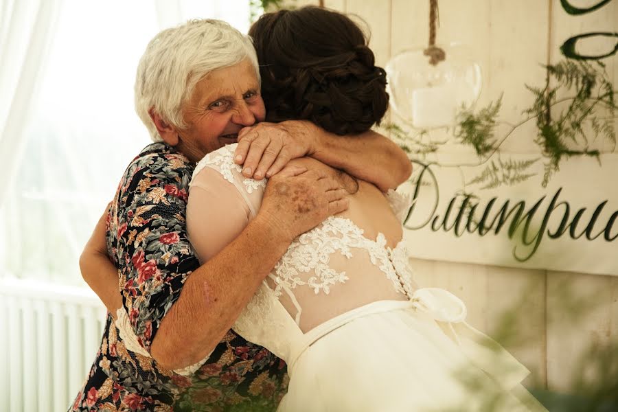 Fotógrafo de casamento Yuliya Loginova (shinigami). Foto de 21 de agosto 2017