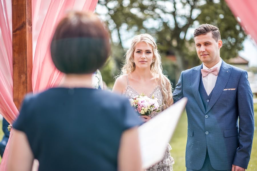 Fotografo di matrimoni Vika Aniuliene (vikaaniuliene). Foto del 3 giugno 2019