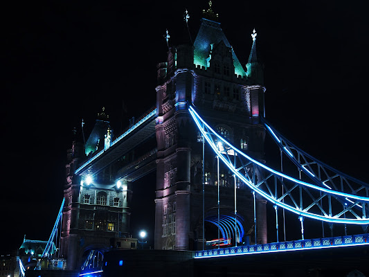 Tower Bridge by night di clara_chiappani