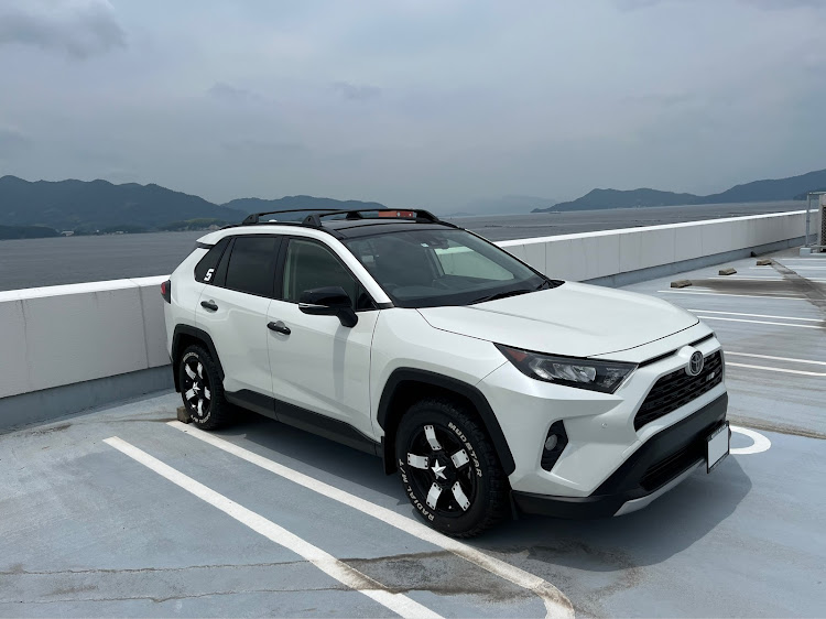 RAV4の暑い、、暑いぞおおお！！・サイドマーカーのある生活・ルーフラック・インナーブラック・DIYに関するカスタム事例の投稿画像1枚目