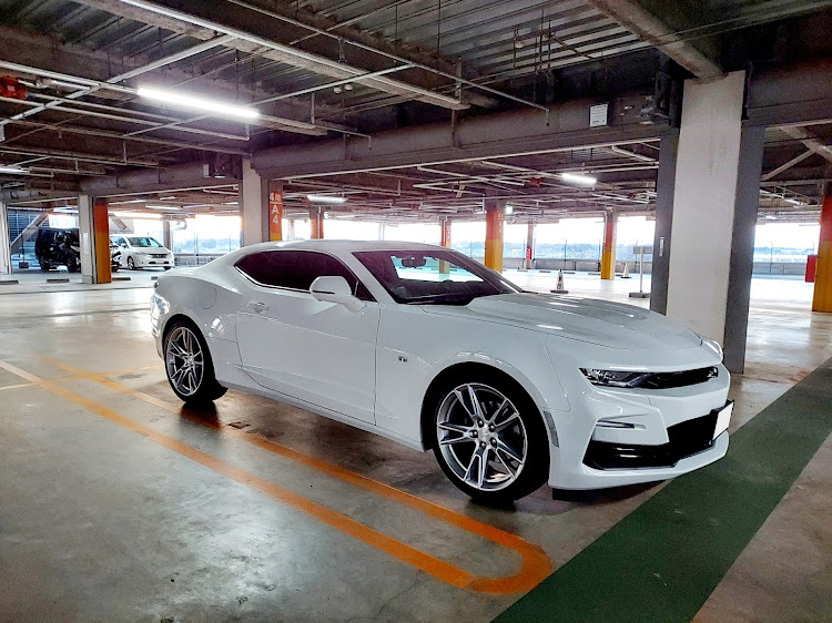 カマロ クーペの寒すぎる・ドライブ・買い物・立体駐車場・立駐は盛れるに関するカスタム事例の投稿画像3枚目
