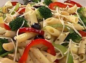 This is the perfect cool lunch for a hot summer day. With broccoli, black olives, bell peppers and artichokes.
