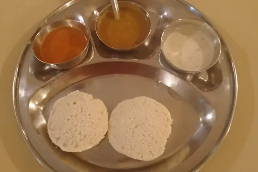 2 Idli With Sambar