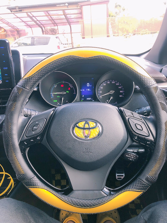 C-HRのただの無駄使い😑・段々黄色くなる・ハイブリッド・TOYOTA・Gに関するカスタム事例の投稿画像4枚目