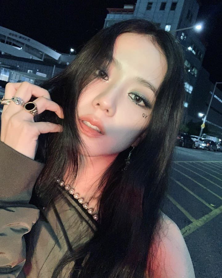 BLACKPINK’s Jisoo Proves She Can Rock The Sexy Smokey-Eyed Look Just As ...