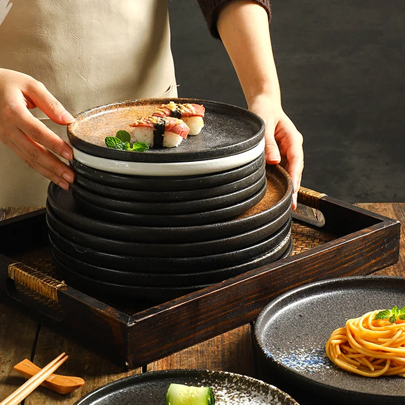 Piatto in ceramica giapponese creativo per bistecche, perfetto per servire carne a casa con stile e originalità.