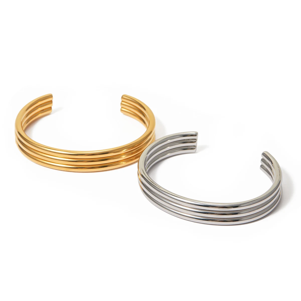 Title 7, Titanium stalen armband met drievoudige ribbels...