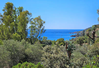 Villa avec piscine et terrasse 2