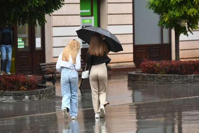 U Srbiji danas pretežno oblačno sa kišom