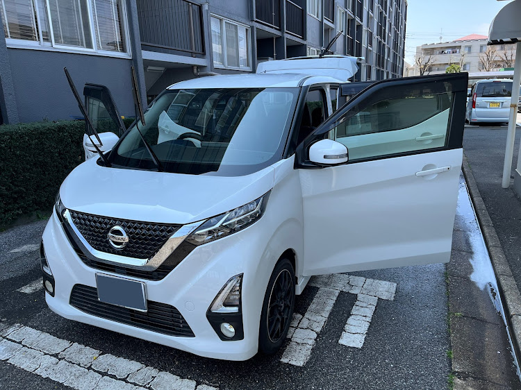 デイズハイウェイスターの洗車・サマータイヤへ交換・ホイールコーティング・タイヤワックス施工に関するカスタム事例の投稿画像1枚目