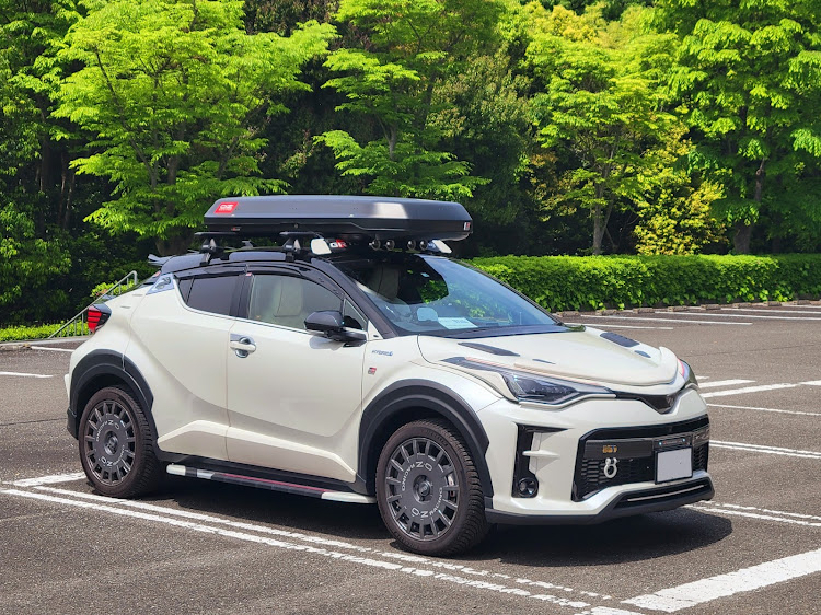 C-HRの5月もよろしくお願いします・ゴールデンウィーク・納骨堂参り・GRスポーツ・4連フォグに関するカスタム事例の投稿画像1枚目