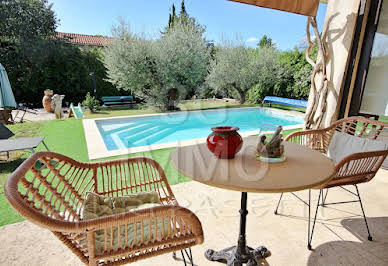 Maison avec piscine et terrasse 10