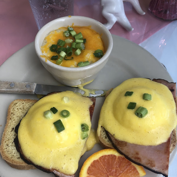 Traditional gf eggs Benedict and cheesy grits