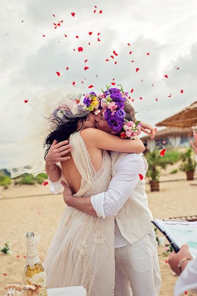 Wedding photographer Petia Emilova (smailka). Photo of 13 February 2017