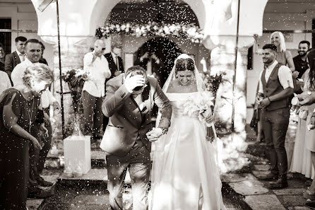 Fotografo di matrimoni Manos Karamanolis (manoskara). Foto del 14 febbraio 2022