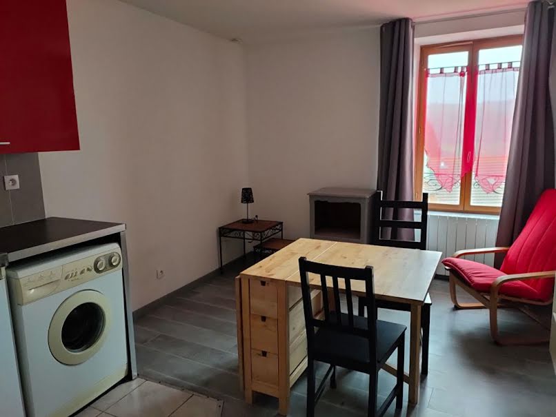Location meublée appartement 1 pièce 25 m² à Saint-Just-en-Chevalet (42430), 360 €