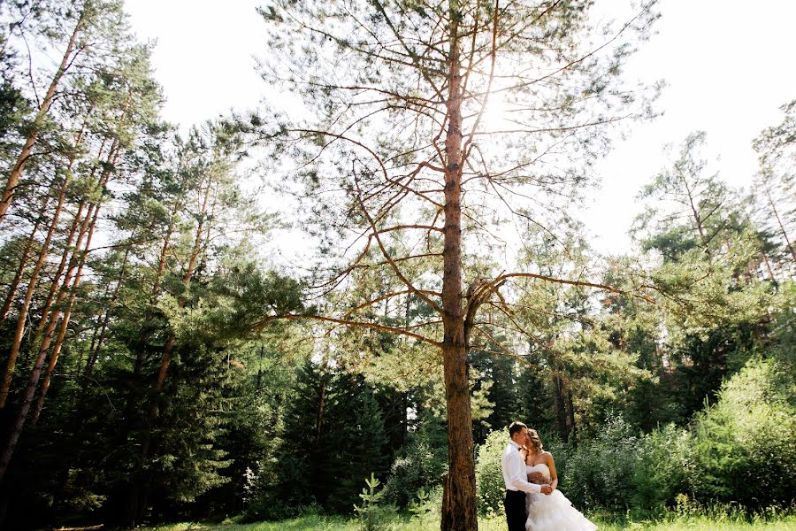 Wedding photographer Olesya Brezhneva (brezhnevaolesya). Photo of 14 October 2015