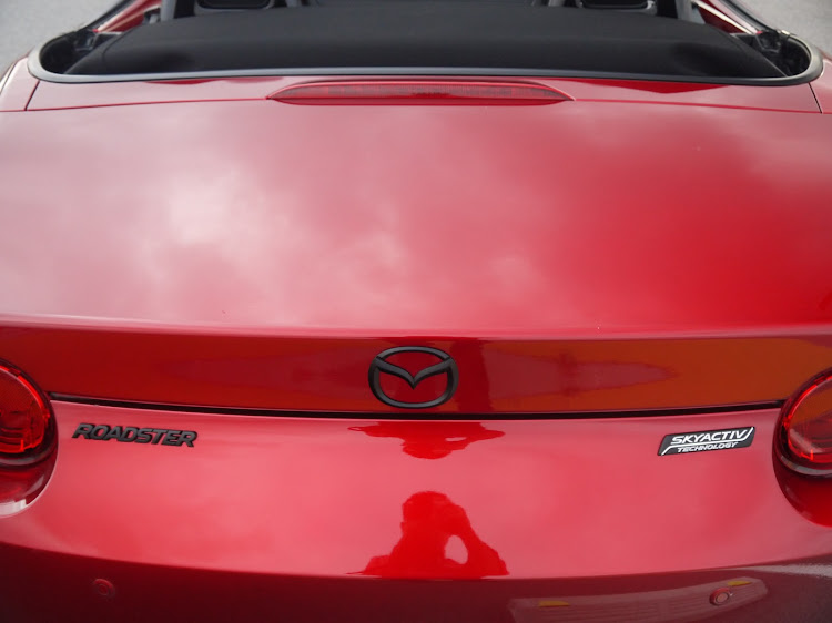 ロードスターの車高調整・ワイトレ・エンブレム交換・ledウィンカー・ぐるねこに関するカスタム事例の投稿画像4枚目