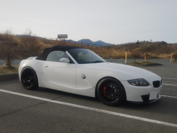 Z4 ロードスターの阿蘇山・朝活・早朝ドライブ・BMW Z4・カーボンシート貼り付けに関するカスタム事例の投稿画像1枚目
