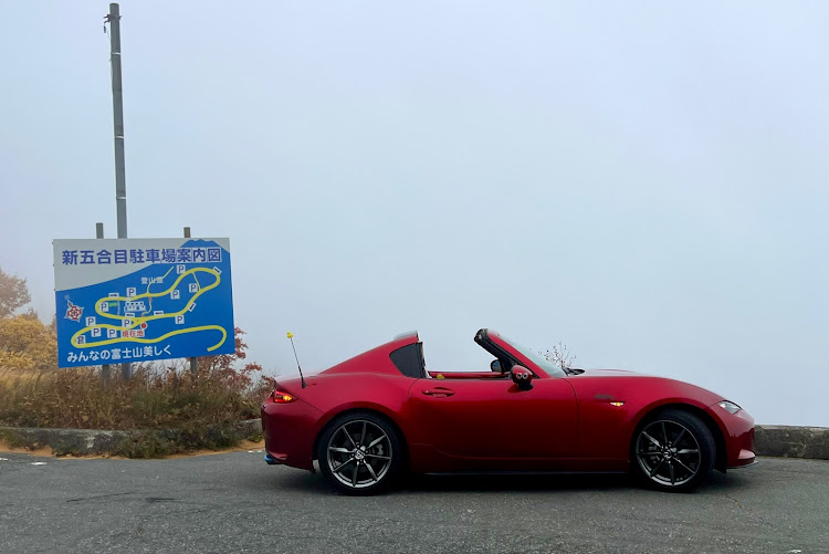 ロードスターRFのいつもいいね＆コメントありがとうございます🥰・お誕生日ドライブ🚗💨・寒い季節はオープンが楽しい♪・富士山に関するカスタム事例の投稿画像13枚目