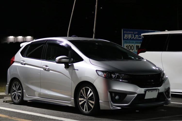 フィットの無限MUGEN・アルファード・ガソスタ・夜撮に関するカスタム事例の投稿画像1枚目